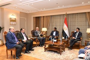 وزير الشباب والرياضة يبحث آليات تنظيم دوري نزلاء مراكز الإصلاح