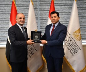تكريم وزير الشباب والرياضة لرئيس الاتحاد الدولي