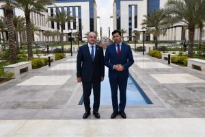 وزير الشباب والرياضة يستقبل رئيس الاتحاد الدولي
