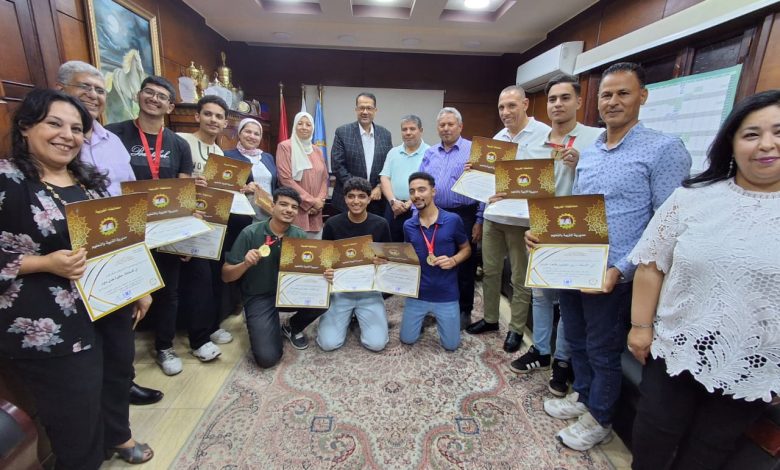 وكيل الوزارة يكرم طلاب الغربية الفائزين في المعرض الجمهوري "معرض مكتبة الاسكندرية للعلوم والهندسة BASEF 2025"