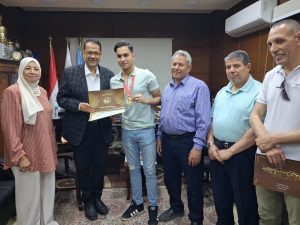 وكيل الوزارة يكرم طلاب الغربية الفائزين في المعرض الجمهوري "معرض مكتبة الاسكندرية للعلوم والهندسة BASEF 2025"