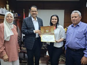 وكيل الوزارة يكرم طلاب الغربية الفائزين في المعرض الجمهوري "معرض مكتبة الاسكندرية للعلوم والهندسة BASEF 2025"