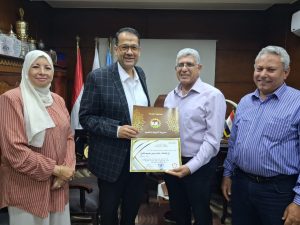 وكيل الوزارة يكرم طلاب الغربية الفائزين في المعرض الجمهوري "معرض مكتبة الاسكندرية للعلوم والهندسة BASEF 2025"
