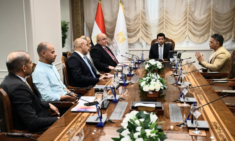 وزير الشباب والرياضة يناقش استعدادات تنفيذ مشروع "30 يوم تحدي" في نسخته الرابعة