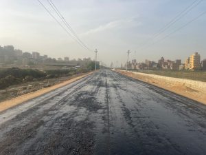 محافظ الغربية يتابع أعمال رش طبقة MC بكورنيش المحلة..