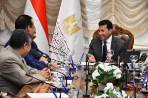 وزير الشباب والرياضة يلتقي مسؤولي مشروع القوافل التعليمية في نسخته الثانية عشرة