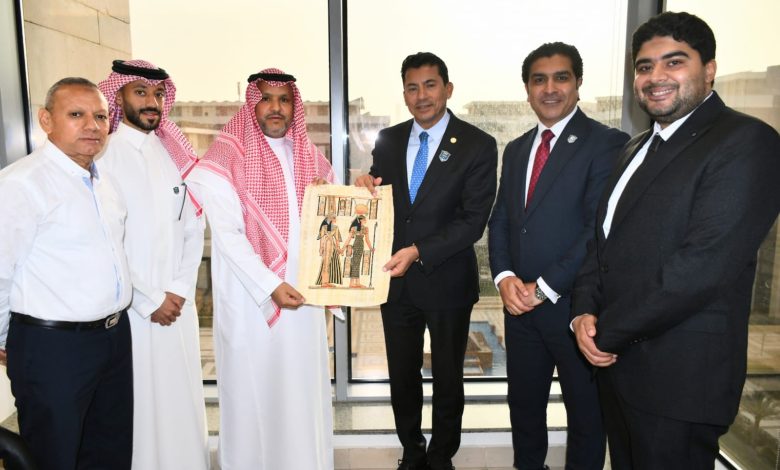 وزير الرياضة يستقبل رئيس الاتحاد الدولي للميني فوتبول