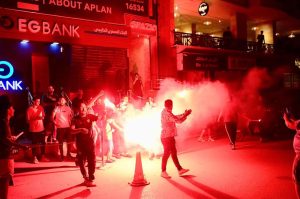 احتفالات جماهير غزل المحلة ببقاء الفريق في الدوري بعد قرار إلغاء الهبوط