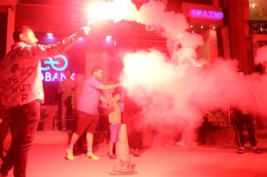 احتفالات جماهير غزل المحلة ببقاء الفريق في الدوري بعد قرار إلغاء الهبوط