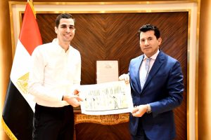 وزير الرياضة يستقبل بطل مصر في الاسكواش علي فرج