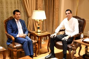 وزير الرياضة يستقبل بطل مصر في الاسكواش علي فرج