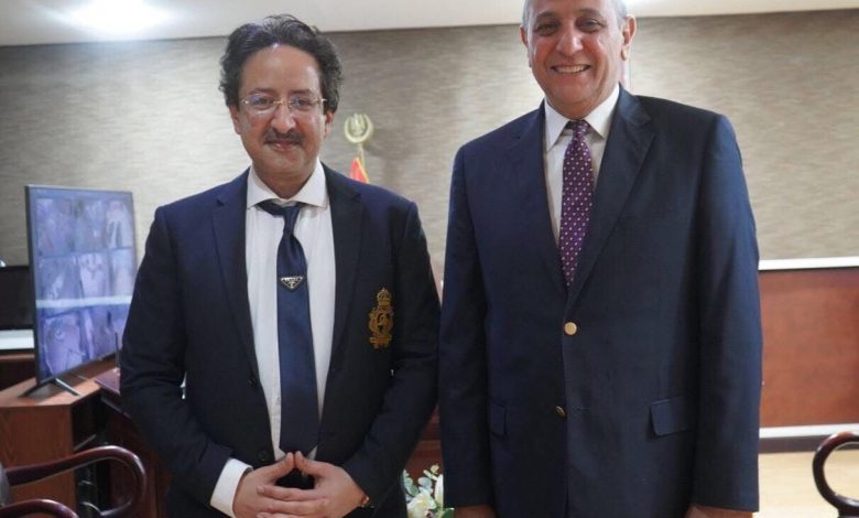 محافظ الغربية،يهنئ دكتور محمود سليم،