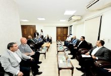 وزير الإسكان ومحافظ المنيا يعقدان اجتماعا