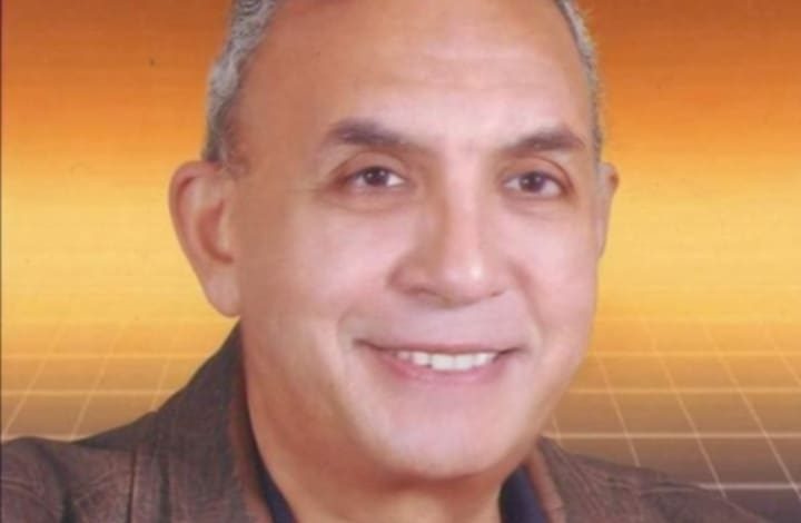 الكانب محمد محمود غدية.