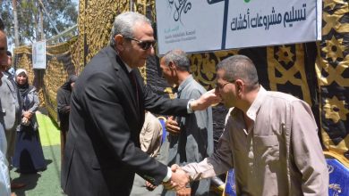 محافظ الغربية يسلم 9 أكشاك مجهزة للمكفوفين قبيل عيد الأضحى.. المبارك