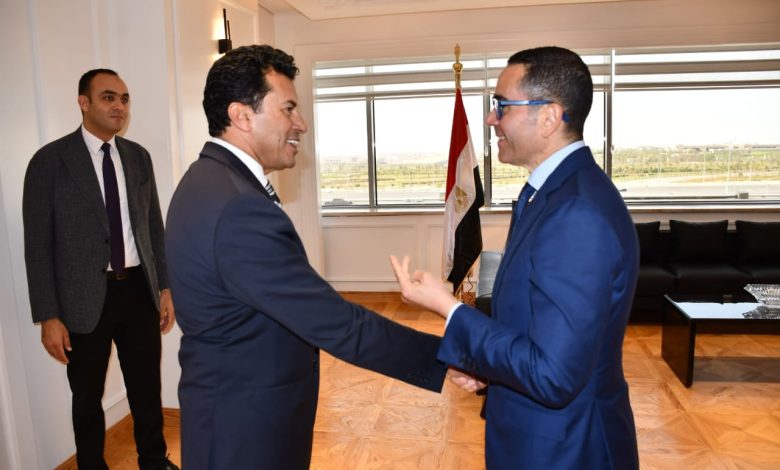اجتماع مشترك بين وزارتي الشباب والاستثمار