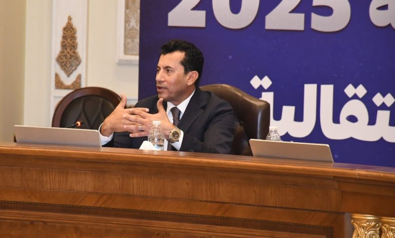 وزير الشباب والرياضة يشهد المائدة المستديرة لحزب "حماة وطن"
