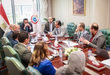 نائب رئيس الوزراء وزير الصحة يعقد اجتماعًا