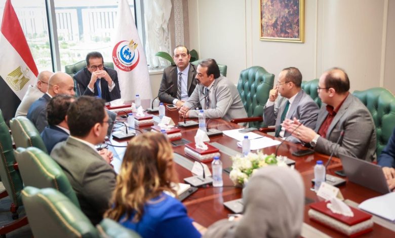 نائب رئيس الوزراء وزير الصحة يعقد اجتماعًا