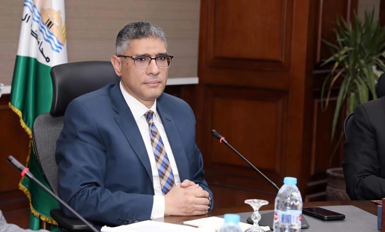 محافظ الجيزة يناقش خطط التطوير