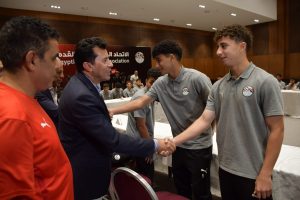 وزير الشباب والرياضة يزور معسكر منتخب ١٧ سنة ويطمئن على استعداداته لكأس العالم