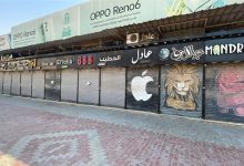 تجار الموبايلات بالمحلة يُغلقون محالهم رفضًا لقرار الضريبة