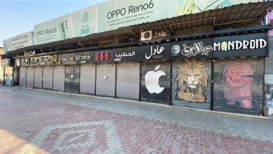 تجار الموبايلات بالمحلة يُغلقون محالهم رفضًا لقرار الضريبة