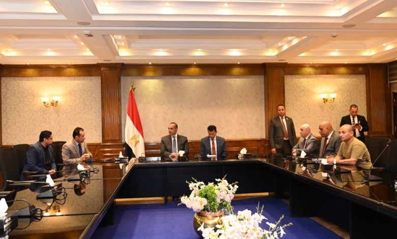 الشئون النيابية والقانونية والتواصل السياسي