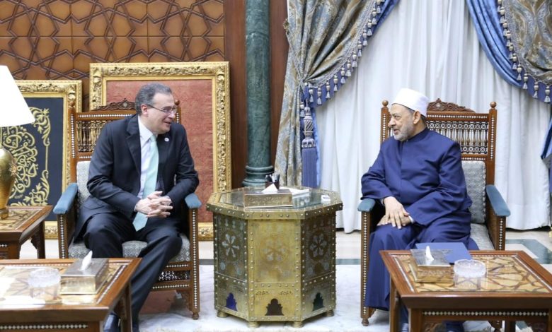 شيخ الأزهر يبحث مع رئيس الجهاز المركزي للتنظيم والإدارة