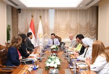 وزير الشباب يلتقي المدير الإقليمي لهيئة إنقاذ الطفولة لبحث تعزيز التعاون