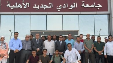 رئيس جامعة الوادي الجديد يتابع سير التقديم بكليات الجامعة الأهلية