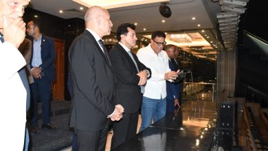 وزير الرياضة ومحافظ القاهرة يقوما بجولة تفقدية لارضية ملعب استاد القاهرة الدولي