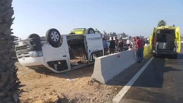انقلاب ميكروباص يصيب 8 أشخاص على الطريق الصحراوي الغربي بالفيوم