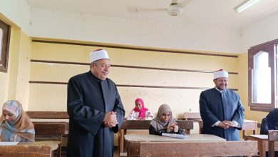 «رئيس المعاهد الأزهريّة» يتابع امتحانات «الدور الثاني» للثانوية الأزهرية بأسوان