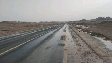 ســيل خفيف يضرب طريق غارب/الشيخ فضل دون تأثير على الحركة المرورية