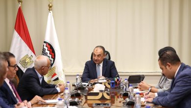 وزير قطاع الأعمال العام يعقد لقاء مع ممثلي الاتحاد العام لنقابات عمال مصر