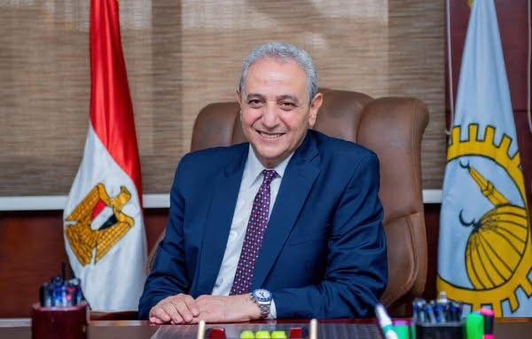 محافظ الغربية يتابع جهود الوحدات المحلية في صيانة أعمدة الإنارة بمراكز وقرى المحافظة