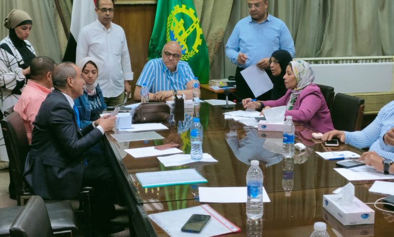 المحافظ أيمن عطية إلى تعزيز التواصل مع المواطنين