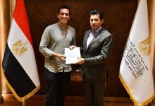 وزير الشباب والرياضة يلتقي البطل الاولمبي أحمد الجندي