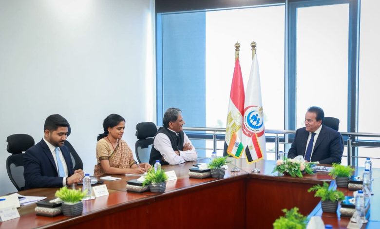 وزير الصحة يبحث مع السفير الهندي تعزيز التعاون في الرعاية الصحية والتكنولوجيا.