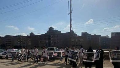 أهالي المحلة يطالبون بالقصاص العادل لدم أحمد مرجان أمام مجمع المحاكم