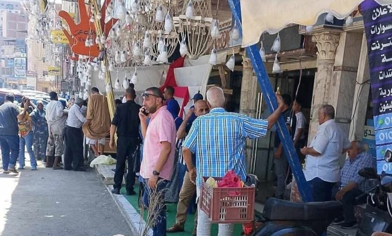تشميع محل حلوانى شهير بميدان البندر بالمحله الكبرى بسبب حلويات مولد منتهية الصلاحية