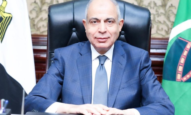 محافظ المنيا يقرر مد فترة التقديم لتراخيص الميكروباصات العاملة بالغاز الطبيعي