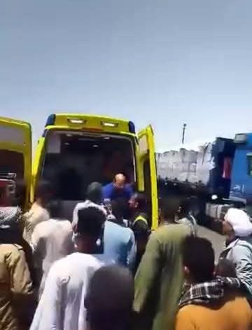 إصابة 6 أشخاص في انقلاب سيارة ربع نقل على الطريق الصحراوي بالفيوم