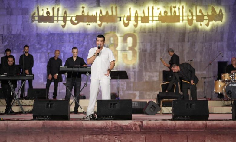 إيهاب توفيق وكنزي تركي يتألقان بدويتو ناجح في مهرجان القلعة الـ33